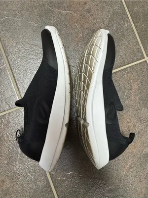 OOFOS OOmg Sport Slip On Lowtop Sneakers Shoes Black White Logo Womens 9 EU 40 thumbnail 9