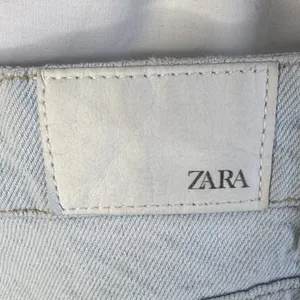 Zara Light Blue Cropped Raw Hem Jeans thumbnail 3