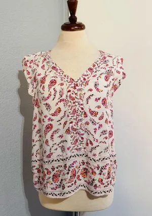 Old Navy Women Cream Pink Floral V-Neck Semi Flared Sleeves Relaxed Fit Blouse M thumbnail 1