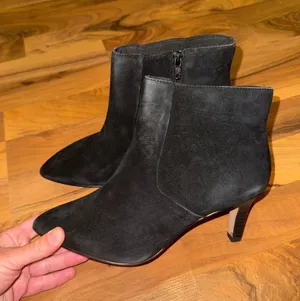 Clarks Ileana petal black Suede Ankle Boots‎ Pointed Toe Heel Booties US 8M work thumbnail 1