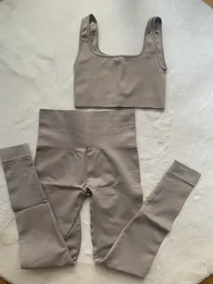 Set Active X OUAI  Legging And Matching Bra thumbnail 2