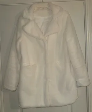 TOPONSKY Womens Winter Warm Lapel Faux Fur With Inner Lining & Buttons Coats from Amazon. Worn once for wedding thumbnail 6