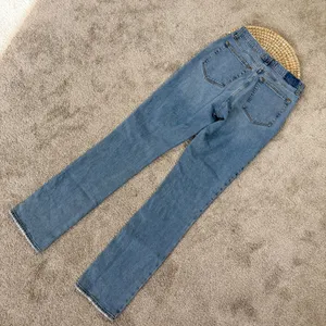 Abercrombie & Fitch The 90s Slim Straight Ultra High Rise Criss Cross 28/6L thumbnail 6
