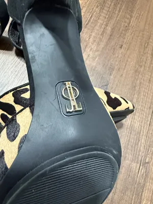 Jennifer Lopez Leopard Print Ankle Strap Heels – Size 7.5 – Excellent Condition Bold and stylish pointed-toe heels by Jennifer Lopez featuring a chic leopard print design and black ankle strap detail. Worn only a few times and in excellent condition. ✔️ Size 7.5 ✔️ Worn only a few times ✔️ Pointed toe ✔️ Adjustable ankle strap ✔️ Statement animal print Perfect for date nights, parties, events, or elevating any outfit with a touch of glam. thumbnail 7