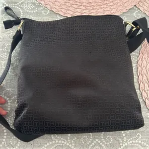 TOMMY HILFIGER black crossbody bag purse thumbnail 5