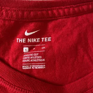 Nike Red and White Athletic Cut Short Sleeve Top thumbnail 3