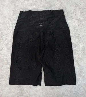 Beyond yoga Women's High-Waist Black Textured Bike Shorts thumbnail 1