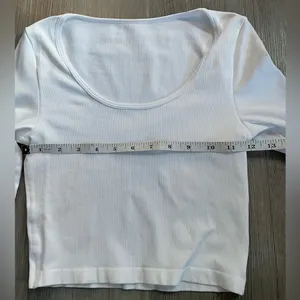 OQQ White Scoop-neck Long Sleeve Crop Top Size Small thumbnail 4