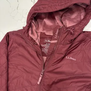 LL Bean Parka Jacket Womens Size XL Fleece Lined Primaloft Quilted Hooded Maroon thumbnail 3