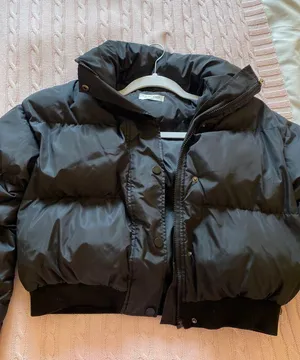 Cropped Black Puffer Jacket Size M thumbnail 3