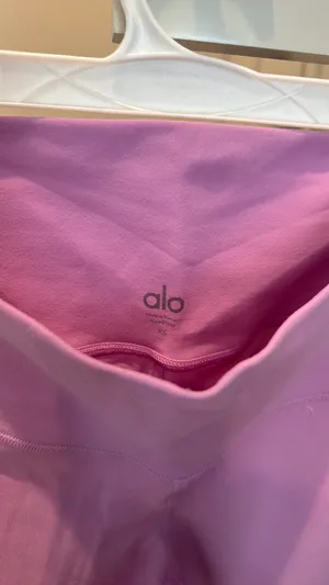 Alo yoga leggings thumbnail 2
