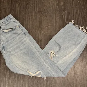 Womens Wild Fable Light Blue Denim Ripped Jeans Size 10 thumbnail 2