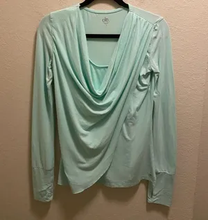 Alo Yoga Women's Asana Asymmetrical Drape Yoga Top Size Small thumbnail 3