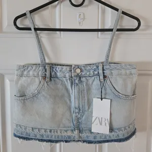 ZARA NWT Denim Crop Tank Top Womens S Spaghetti Strap Raw Hem Y2K Grunge thumbnail 2