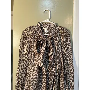 H&M Women's Size Medium Tie-Neck Blouse Light Beige Leopard Print Long Sleeve thumbnail 3