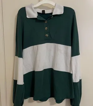 Women’s Two-Tone Button Half Placket Sweatshirt Size Medium (Lightly Used) thumbnail 1