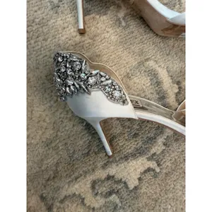 Badgley Mischka Celeste Embellished Peep Toe Heels Wedding Bridal Sz 9.5 thumbnail 8