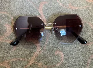Sunglasses thumbnail 1