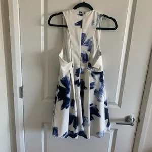 LULU’S Seeing Chic Floral V-Neck Dress Size S thumbnail 12
