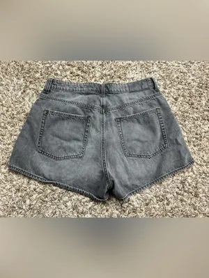 H&M & Denim High-Waist Black Wash Denim Women's Shorts Sz 12 thumbnail 2