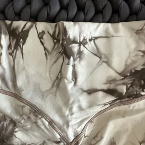 Balance Athletica (Vitality) Sea Salt Tie-Dye Rider Shorts thumbnail 4