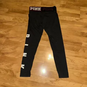 PINK Victoria's Secret Women's Yoga Pants Gray Burgundy Waist‎ Size Medium thumbnail 3