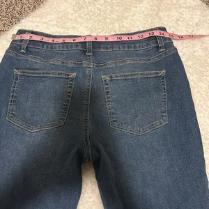 5/$30 🎈 Maurices women’s medium distressed denim Jeggings thumbnail 4