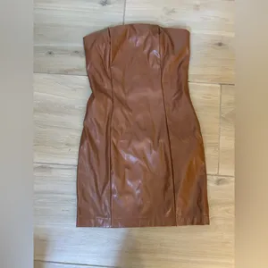 NEW Strapless Vegan Leather Mini Dress M thumbnail 4