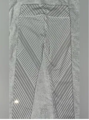 Alo Yoga Santa Airbrush Leggings White Fe thumbnail 6