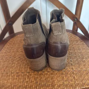 Clark’s Artisan Maypearl tan suede booties size 9.5 thumbnail 6