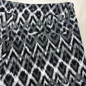 Spanx Sunshine Gray Black Chevron Print Pull-On Shorts Size Medium thumbnail 6