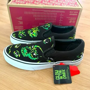 Vans Classic Slip-On 'Eyes In The Dark' Women 8.0 US thumbnail 5