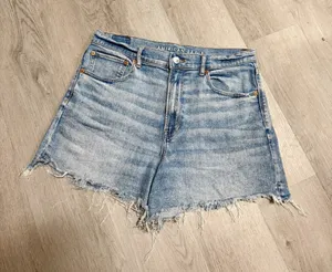 American Eagle Highest Rise 90s Boyfriend Shorts thumbnail 1