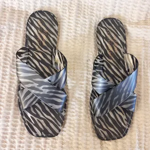 Matisse x Anthropologie zebra jelly sandals thumbnail 1