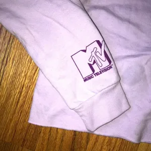 MTV cropped sweatshirt size medium thumbnail 4