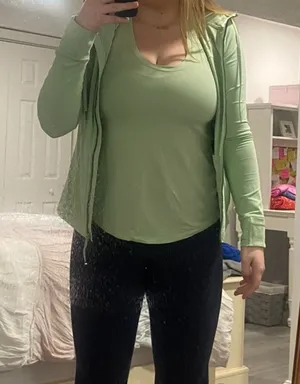 Lululemon Tanktop size 8 pistachio green thumbnail 1