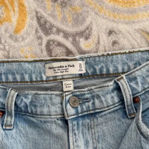 Abercrombie and fitch 90s straight high rise jeans size 12 thumbnail 7