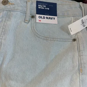 Old Navy New Extra High-Waisted Button-Fly Sky-Hi Straight Raw-Hem‎ Jeans for Women thumbnail 2