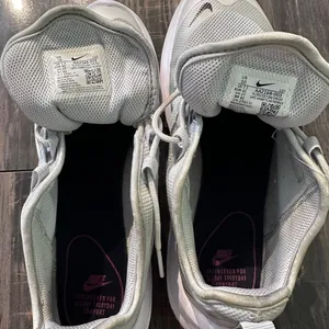 Nike Air Max Axis Women's Size 10 Running Shoes White Black Light Bone‎ thumbnail 7