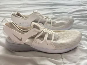 Nike Tennis Shoes thumbnail 1