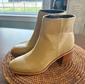 Korks‎ Beige Leather Ankle Boots Block Heel Side Zip Lug Sole Booties Women thumbnail 1
