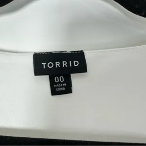 Torrid Women’s Long Sleeve White Eyelet Babydoll Tunic Size 00 (10) thumbnail 5