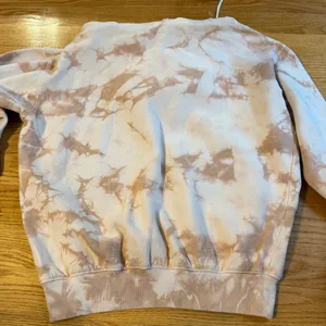 💜PLAYBOY Men's Tie-Dye Crewneck Sweatshirt - Beige/Pink thumbnail 4
