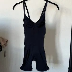 Skims sz L Seamless‎ Sculpt Mid-Thigh Bodysuit Onyx black New without box shorts thumbnail 9
