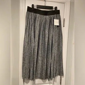 NWT Sag Harbor Size L Gray Heather Pleated Elastic Waist Lightweight Maxi Skirt thumbnail 5