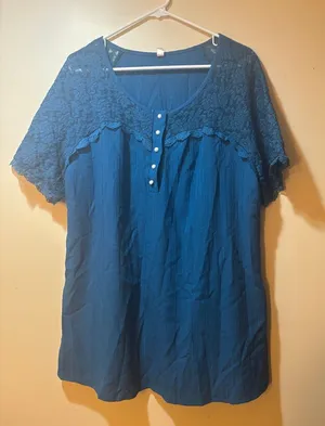 Woman’s Shirt Size XL no brand thumbnail 1