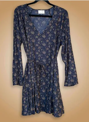 Universal Threads Navy Blue Floral Long Sleeve Dress thumbnail 1