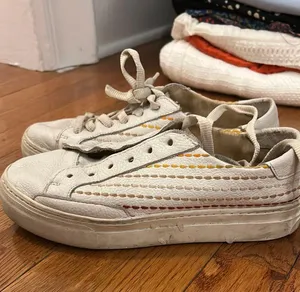 Women’s Sneakers thumbnail 3