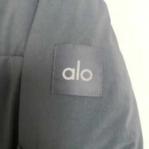 Alo Yoga Stretch Woven Street Puffer Fog M thumbnail 9