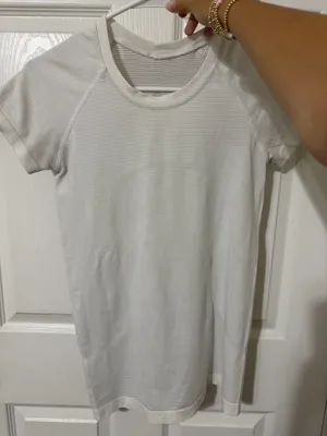 Lululemon Top thumbnail 1